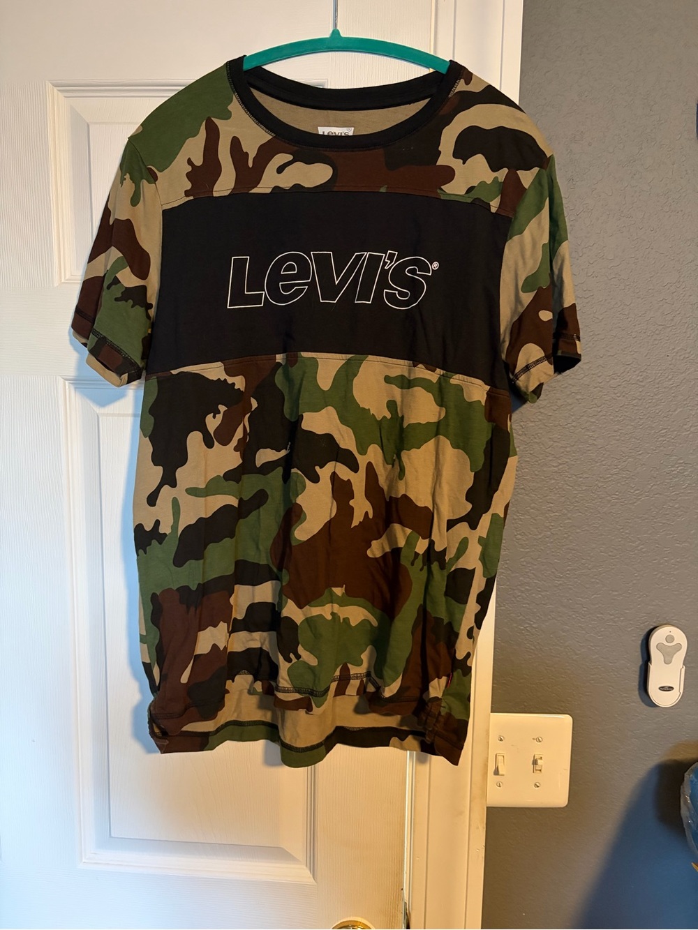 Levi's Short Sleeve Camo Tee in Green, Brown & Black